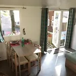 Confort + Piscine Nyaraló *