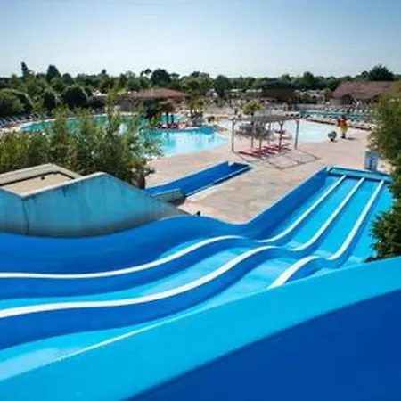 Confort + Piscine 펜션 *