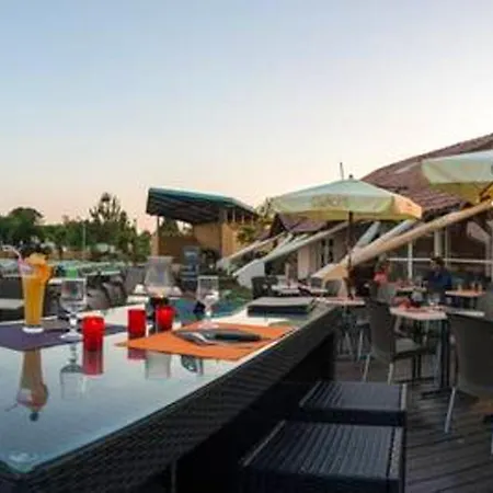 Confort + Piscine Gastes