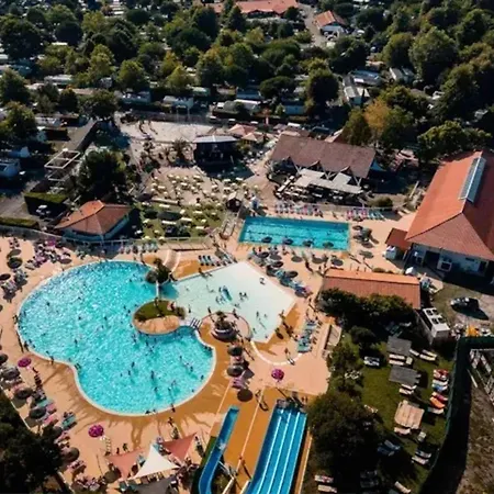 Confort + Piscine Ferienhaus *