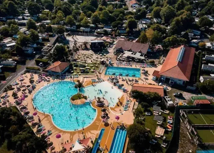 Confort + Piscine Ferienhaus *